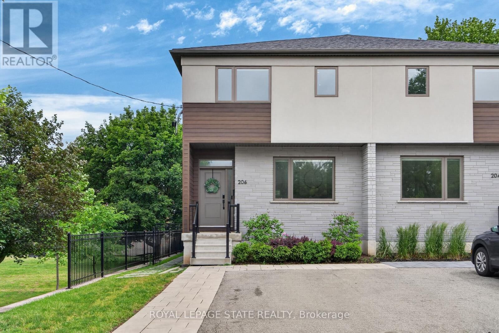 Property Photo:  206 Canada Street  ON L8P 1P6 