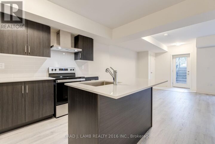 Property Photo: 58 Elizabeth Street South 2106 ON L4C 5W2