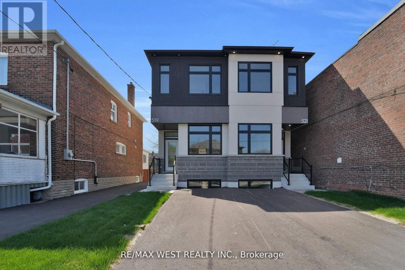 Property Photo:  521 St Johns Road Upper  ON M6S 2L7 