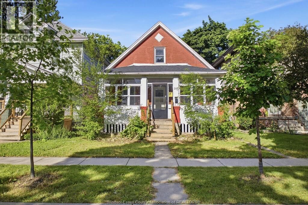 Property Photo:  977 Gladstone  ON N9A 2R5 