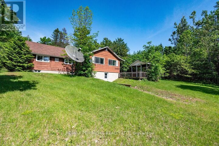 Property Photo:  126 Hilltop Drive  ON K0J 2L0 