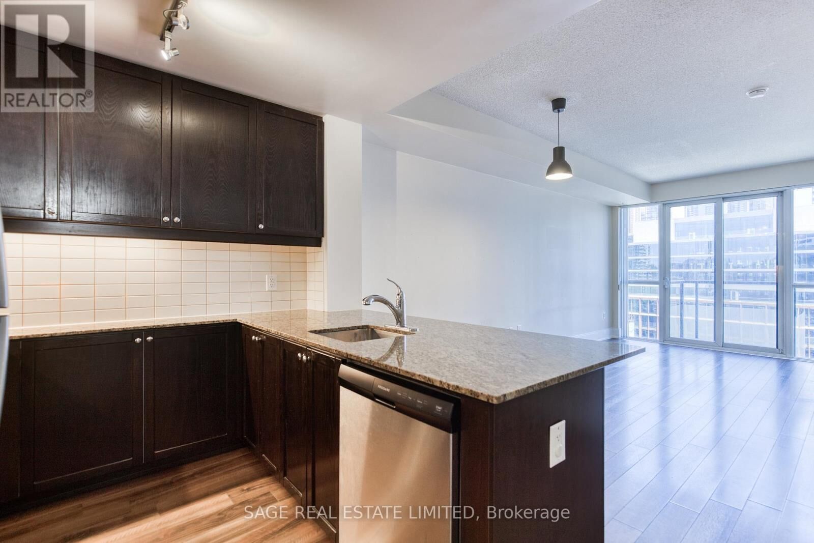 Property Photo:  560 Front Street West 1021  ON M5V 1C1 
