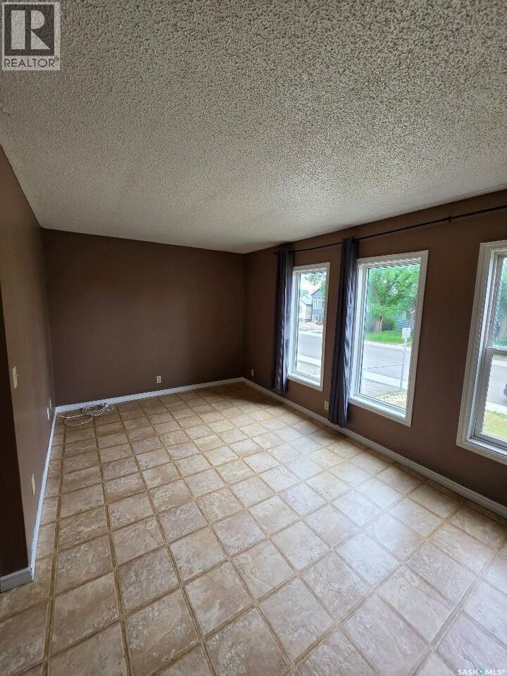 Property Photo:  515 St John Street  SK S4R 1R6 