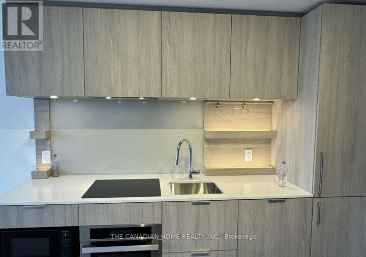 Property Photo: 28 Ann Street 323 ON L5G 0E1