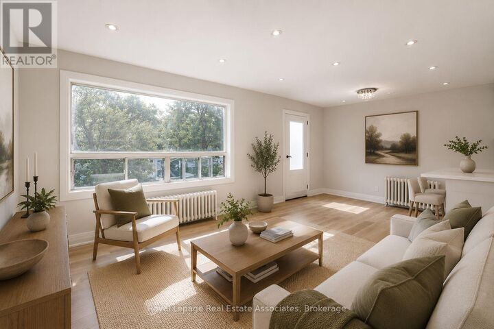Property Photo:  237 Lakeshore Road East 2  ON L5G 1G8 