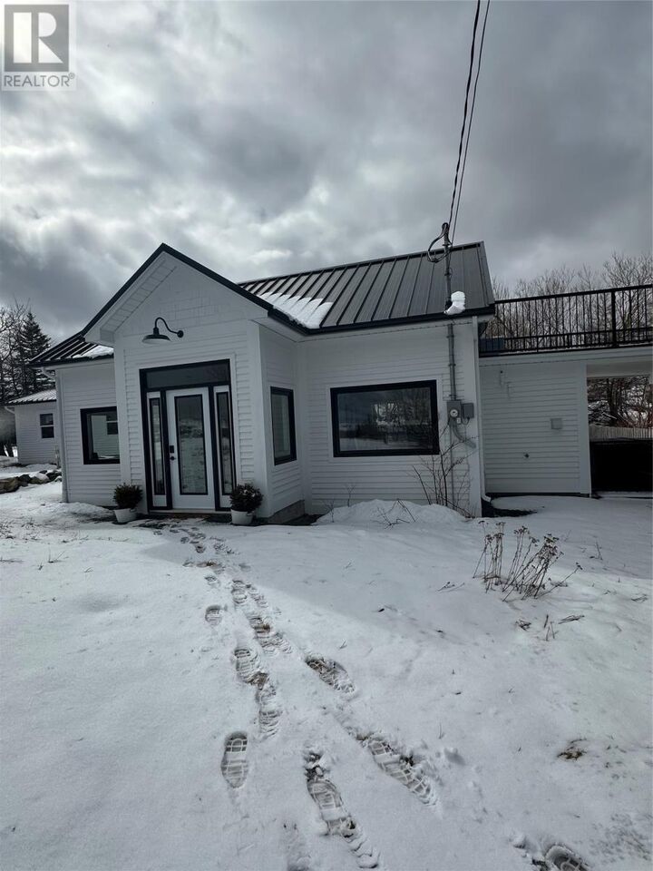 14 Churchill Avenue — photo 1