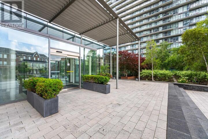 Property Photo: 105 The Queensway 3114 ON M6S 5B5