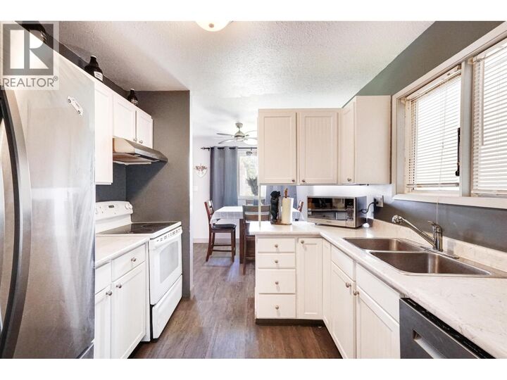 Property Photo:  16 Carswell Street  BC V8C 1B3 