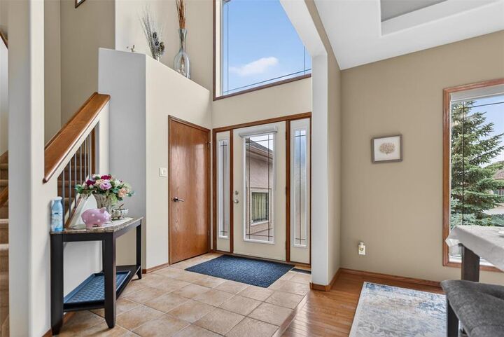 Property Photo:  46 Westwater Drive  MB R2X 2G3 