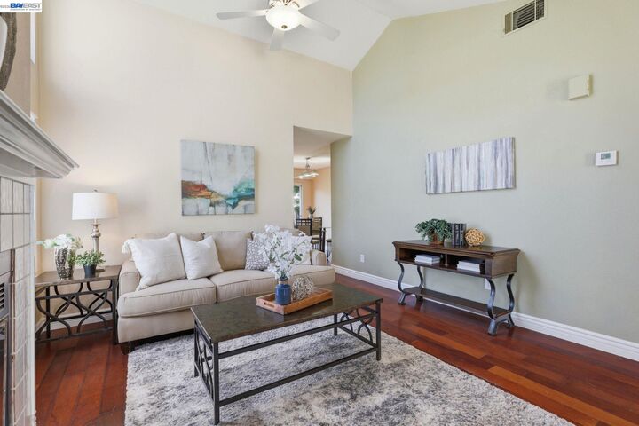 Property Photo: 1424 Peachtree Common CA 94551