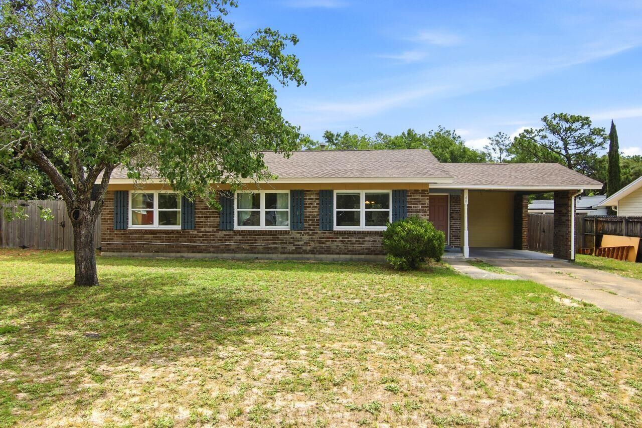 Property Photo: 60 Oak Lane FL 32579