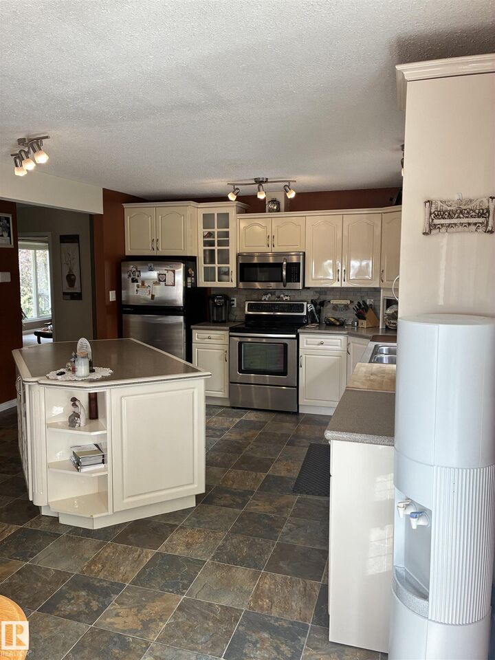 Property Photo: 25055 Twp Rd 492 AB T4X 2M6