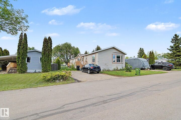 Property Photo: 6 The Parkway NW AB T6P 1C7
