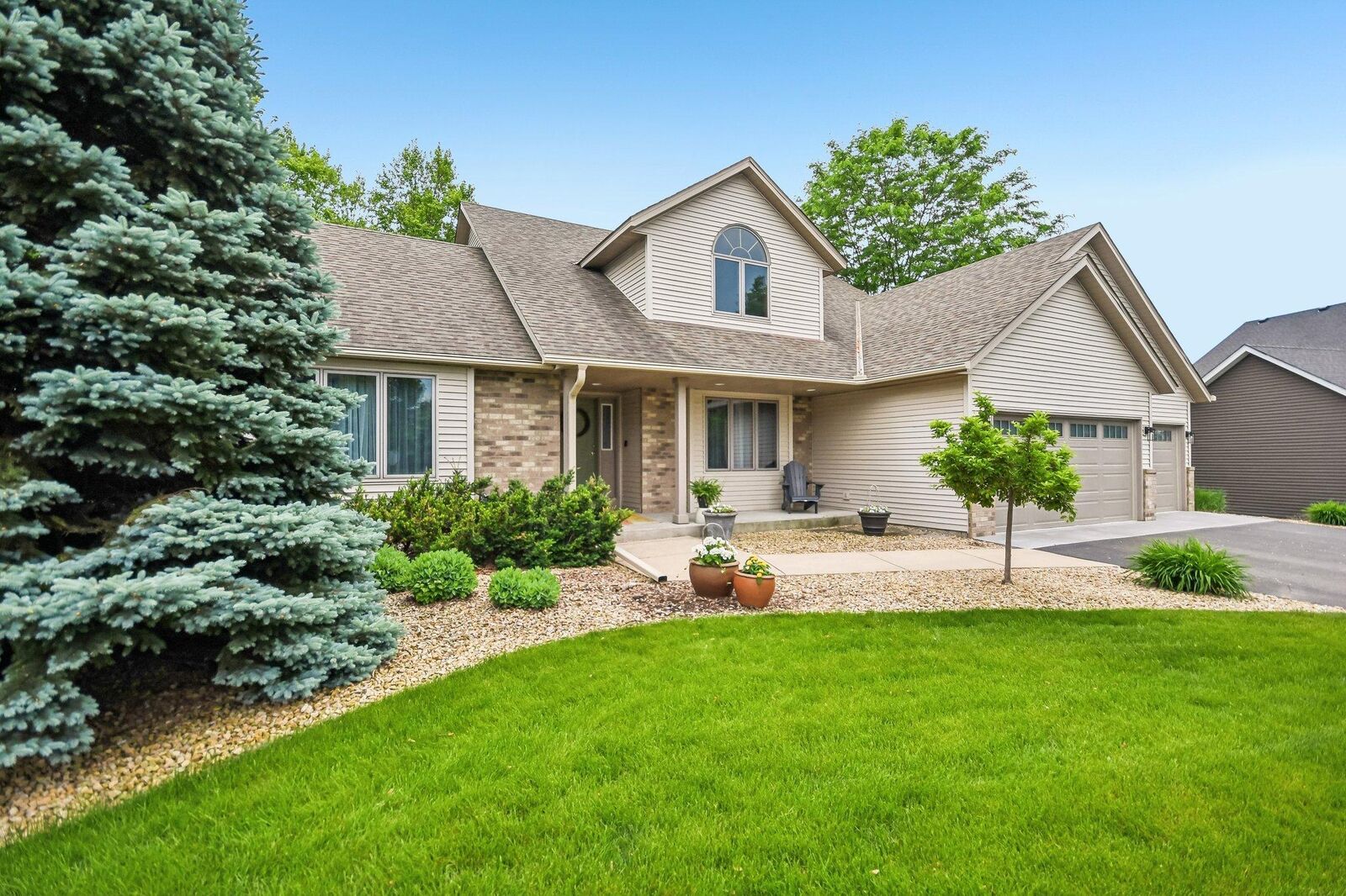 Property Photo: 1066 Cripple Creek Pass MN 55038
