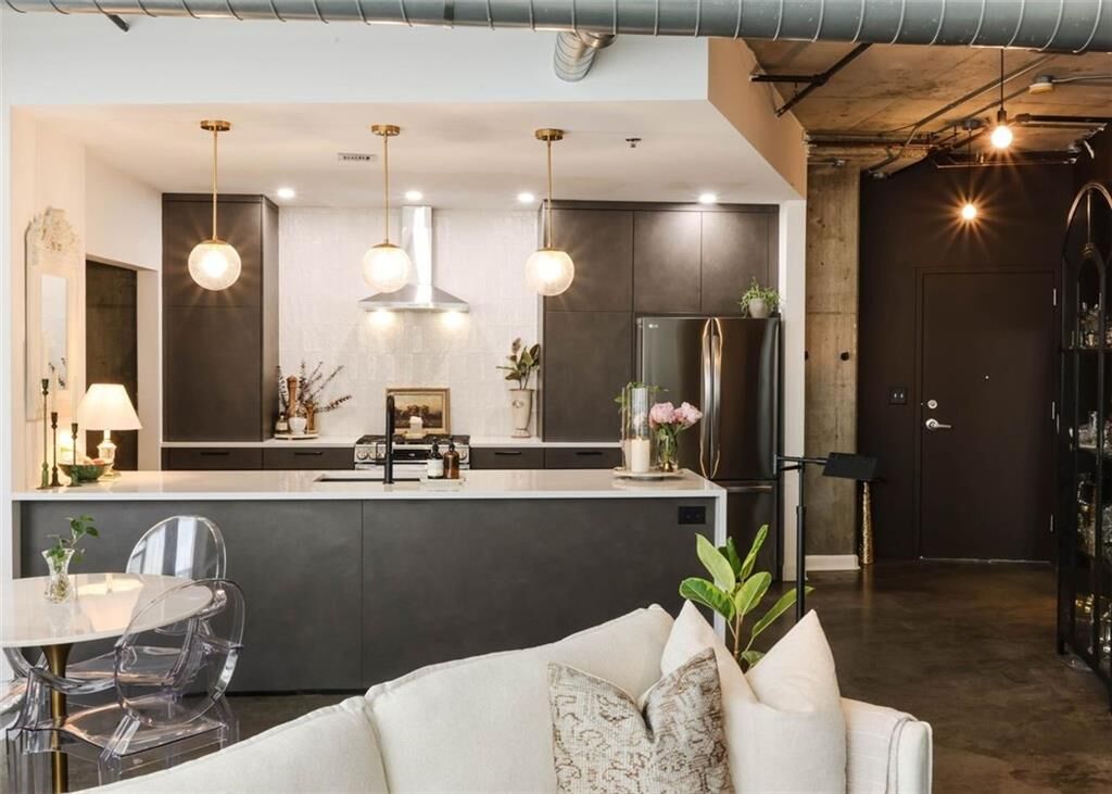 Property Photo: 115 W Peachtree Place NW 501 GA 30313