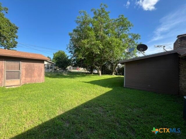 Property Photo: 1700 Standridge Street TX 76543
