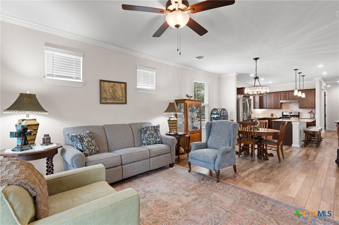 Property Photo:  121 Winterhorse Cove  TX 78633 