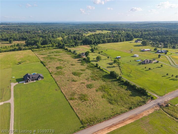 Property Photo: 2101 Deepwood Drive AR 72921