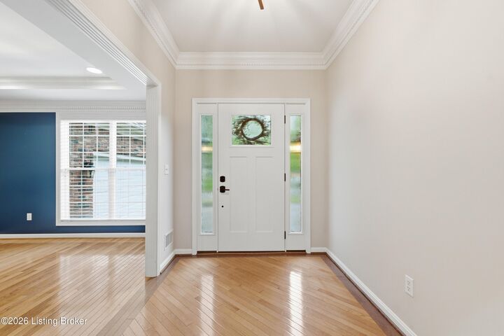Property Photo: 10000 Ivybridge Cir KY 40241