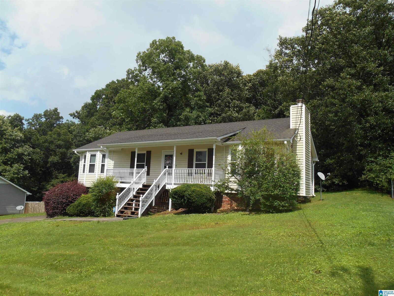 Property Photo: 5277 Briarwood Circle AL 35126