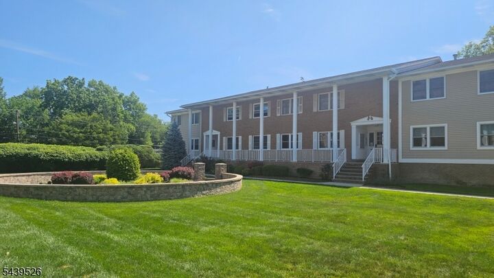 Property Photo:  105 Newark Pompton Tpke 13  NJ 07440 