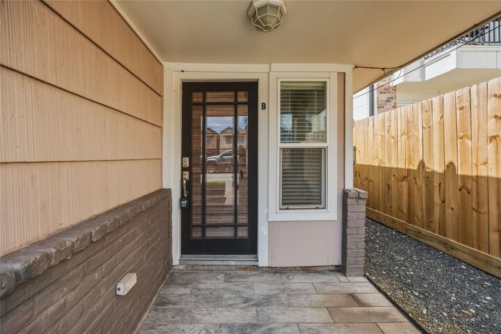 Property Photo:  4401 Marina Street B  TX 77007 