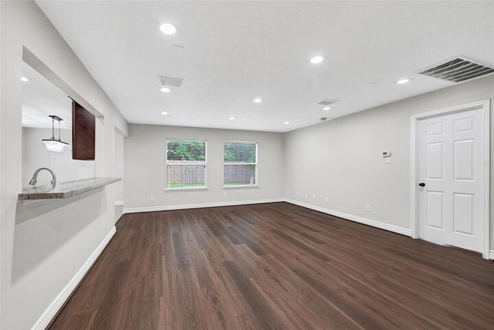 Property Photo: 5914 Shadow Creek Court TX 77523