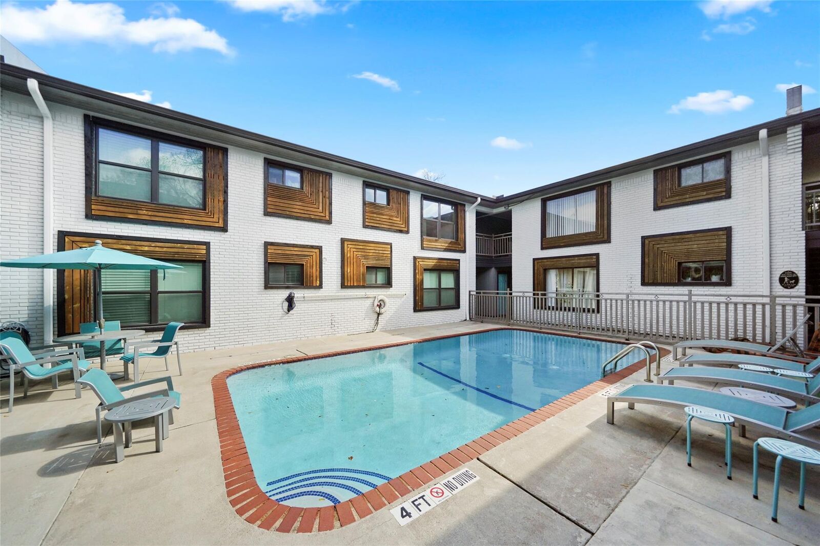 Property Photo: 311 Hawthorne Street 21 TX 77006