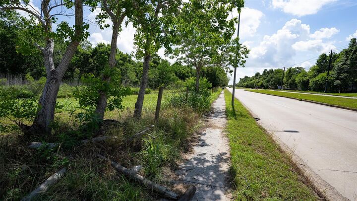 Property Photo:  5914 E Orem Drive  TX 77048 