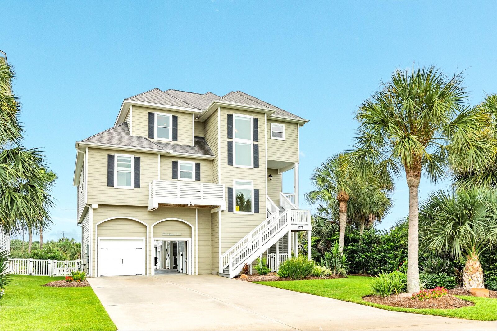 Property Photo: 13631 Windlass Circle TX 77554