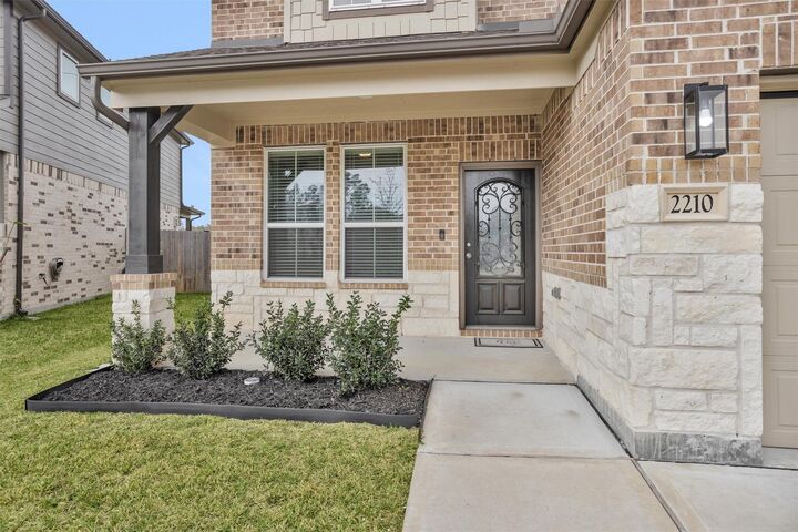 Property Photo: 2210 Reed Cave Lane TX 77386