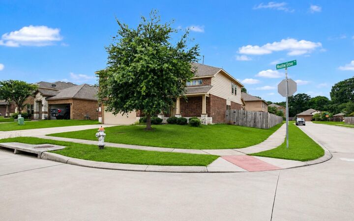 Property Photo: 166 Meadow Grove Drive TX 77384