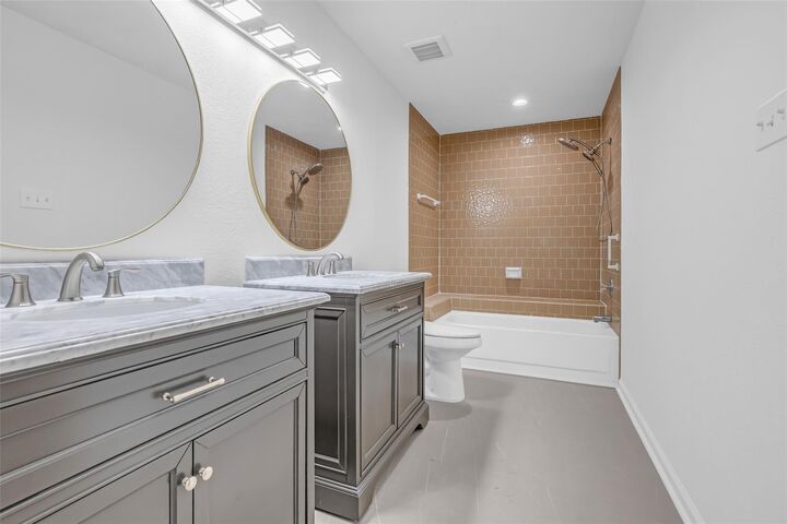 Property Photo: 7 Camberwell Court TX 77380