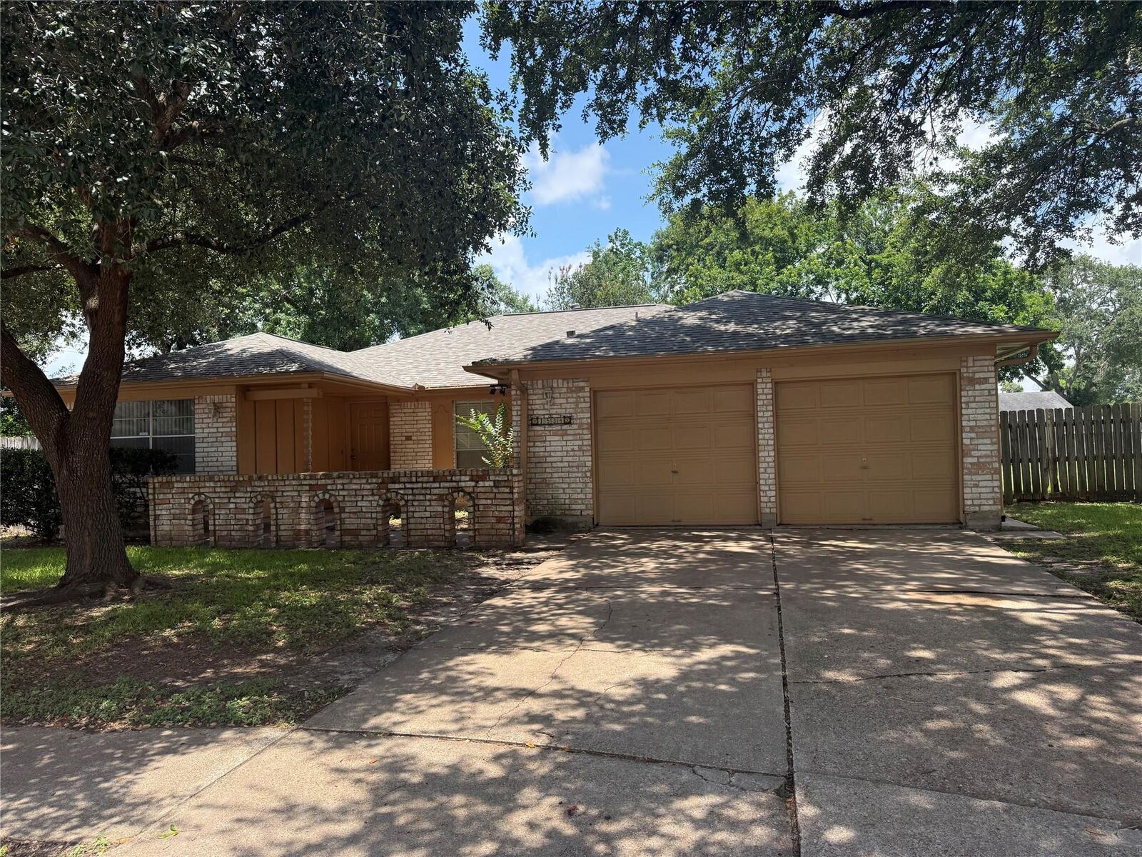 Property Photo: 1534 Alderbrook Drive TX 77498