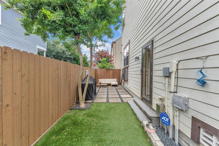Property Photo: 1604 W 24th Street TX 77008