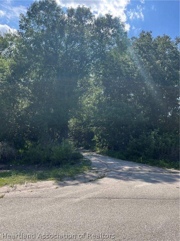 Property Photo:  7101 Aster Place  FL 33875 