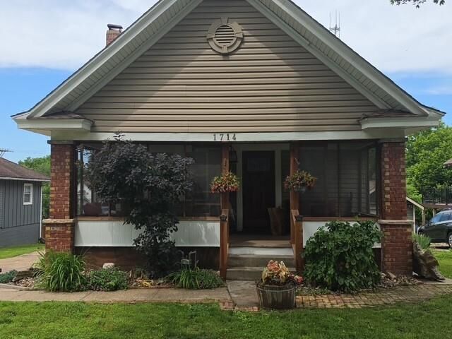 Property Photo: 1714 S Overton Avenue MO 64052