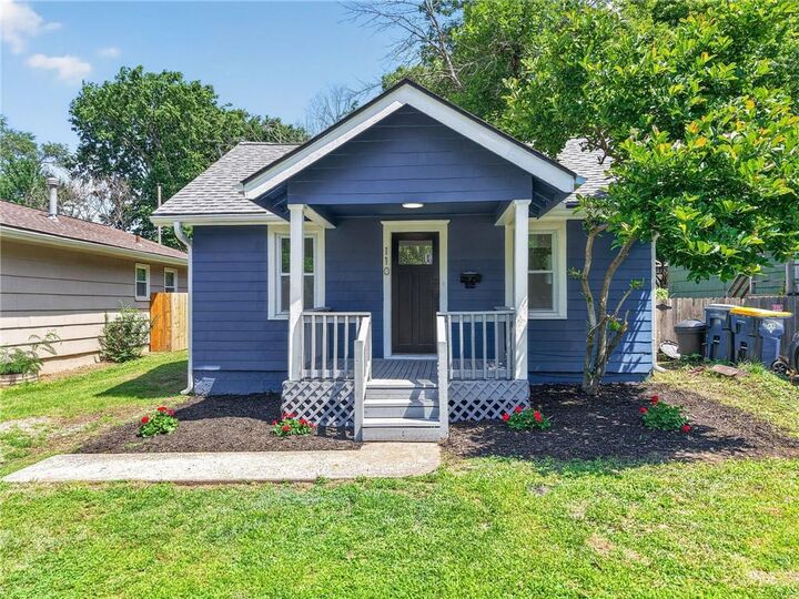 Property Photo: 110 W 79th Terrace MO 64114