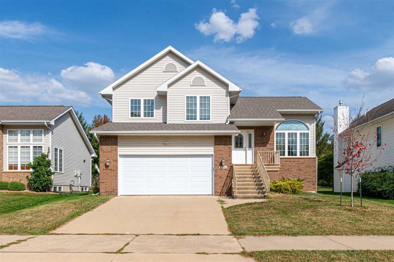 Property Photo: 2043 Timber Ln IA 52241