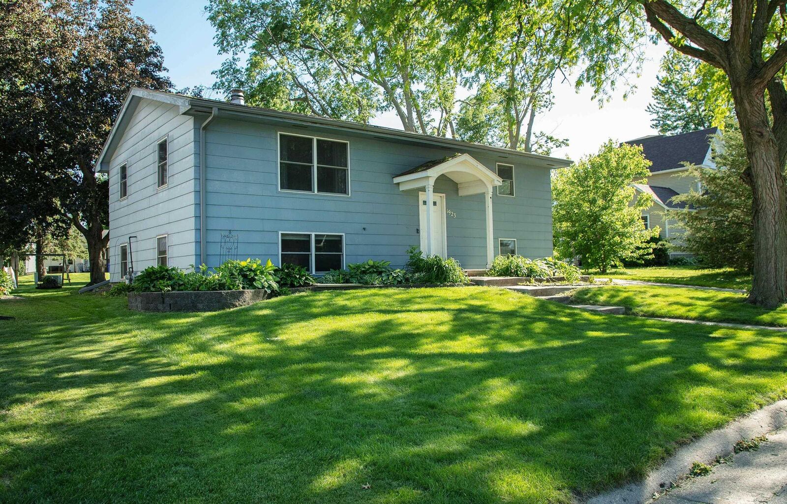 Property Photo:  1923 4th Ave NW  IA 50677 