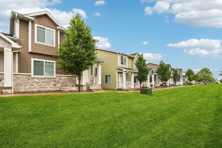 Property Photo:  515 10th Street  IA 50263 