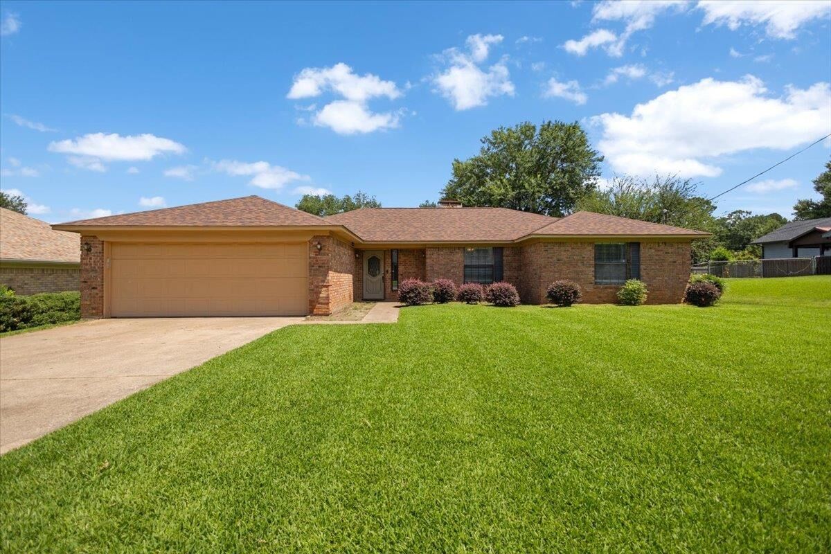 Property Photo: 1910 Inglewood St TX 75654-2508