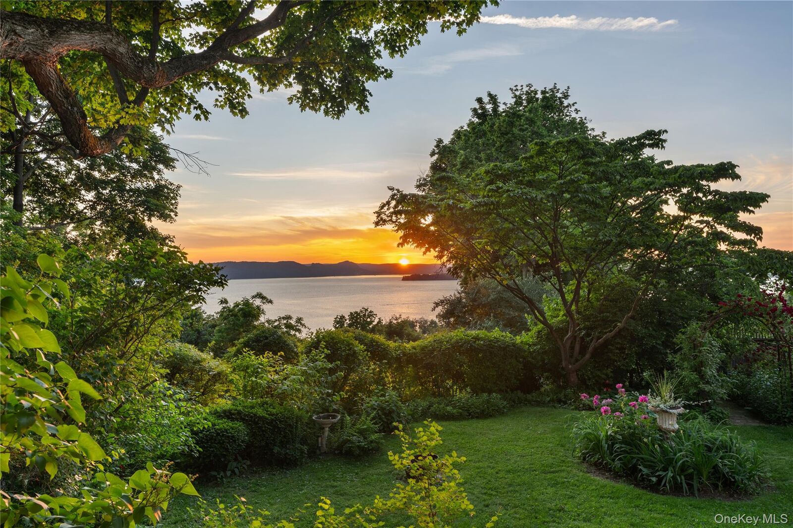 Property Photo:  28 Hamilton Avenue  NY 10562 