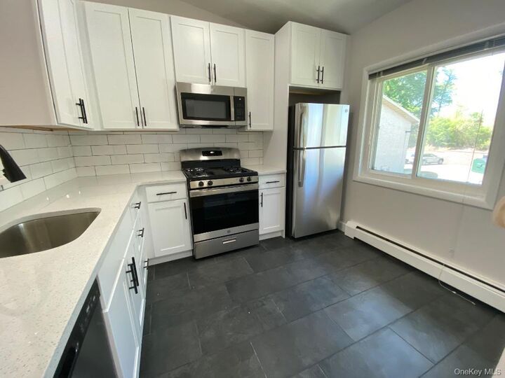Property Photo:  85 N Middletown Road E3  NY 10954 