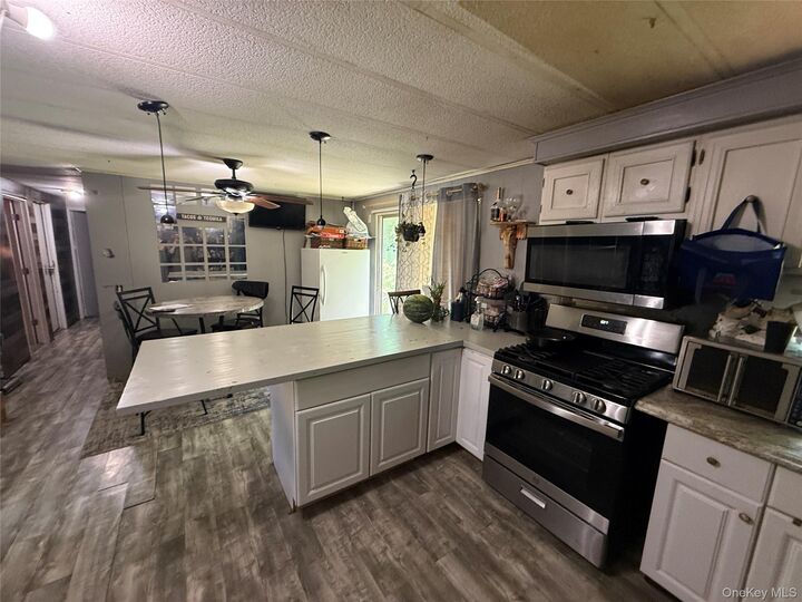 Property Photo:  514 Mark Twain Drive  NY 12586 