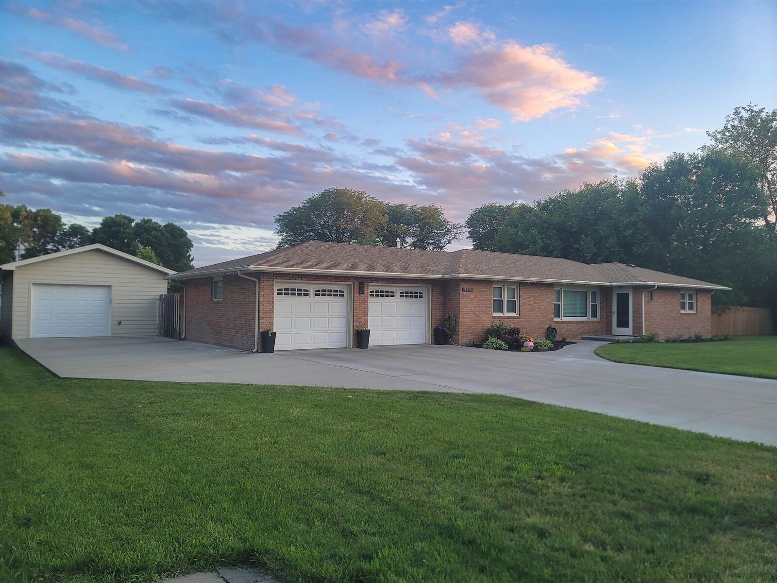 Property Photo: 2510 W E NE 69101-0000