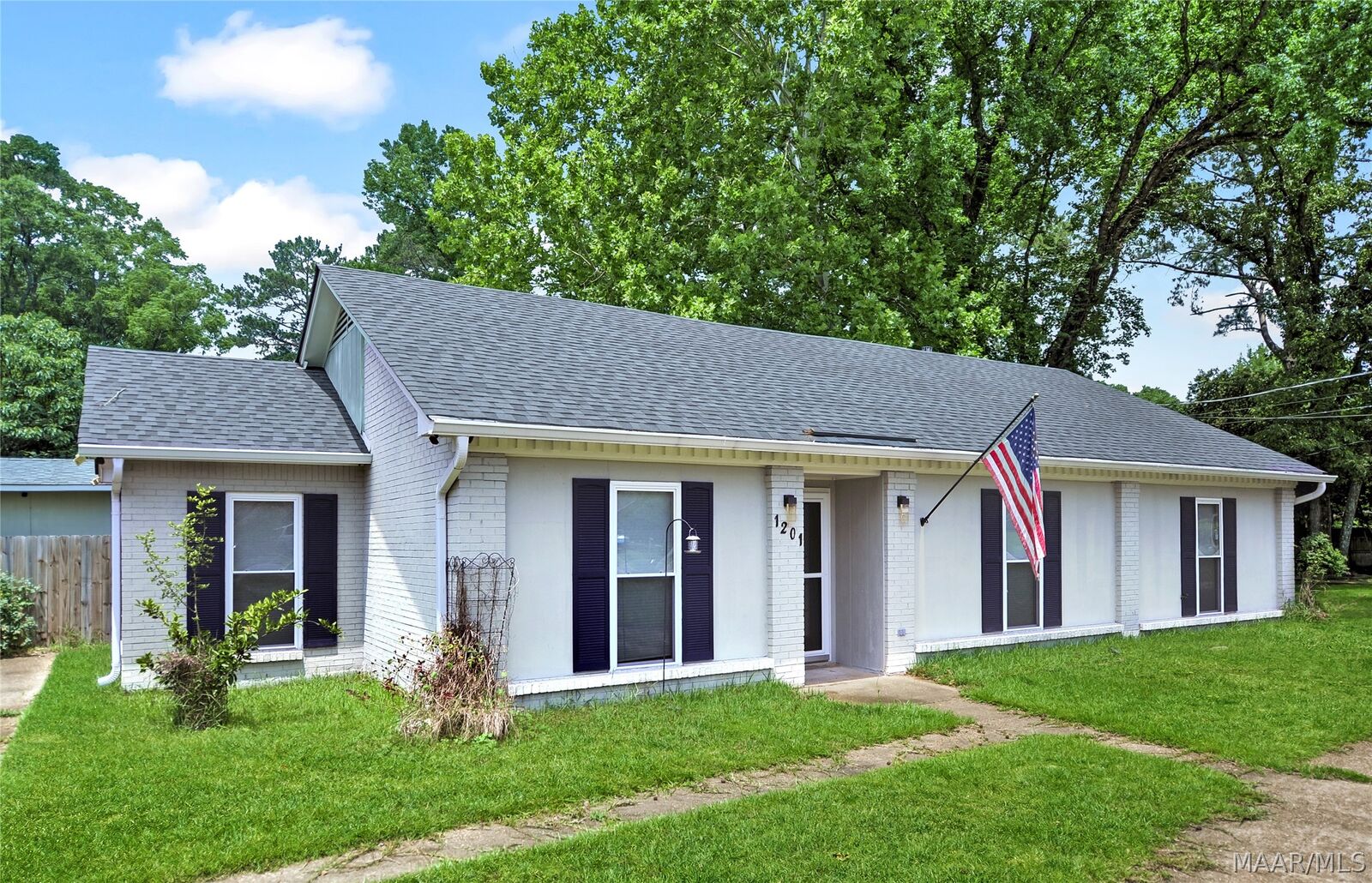Property Photo: 1201 Dalraida Road AL 36109