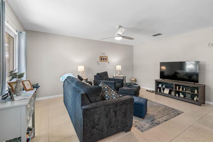 Property Photo:  1906 Canterbury Lane 26  FL 33573 