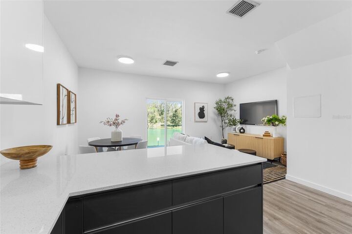 Property Photo:  1589 NW 29th Road 7  FL 32605 