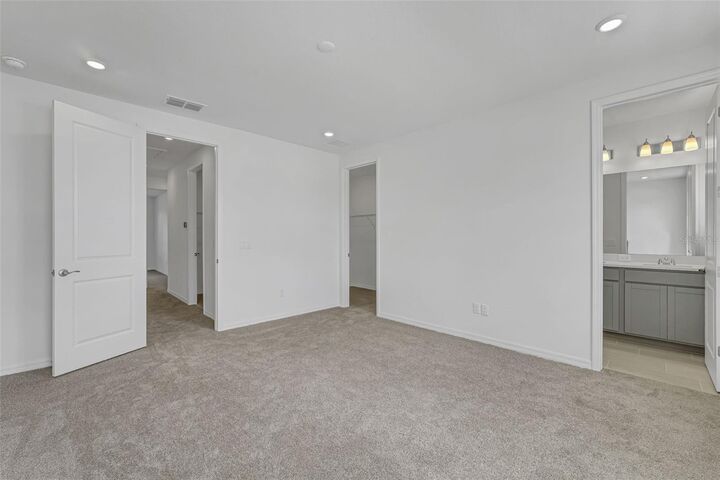 Property Photo:  31785 Kestrel Calling Drive  FL 33576 